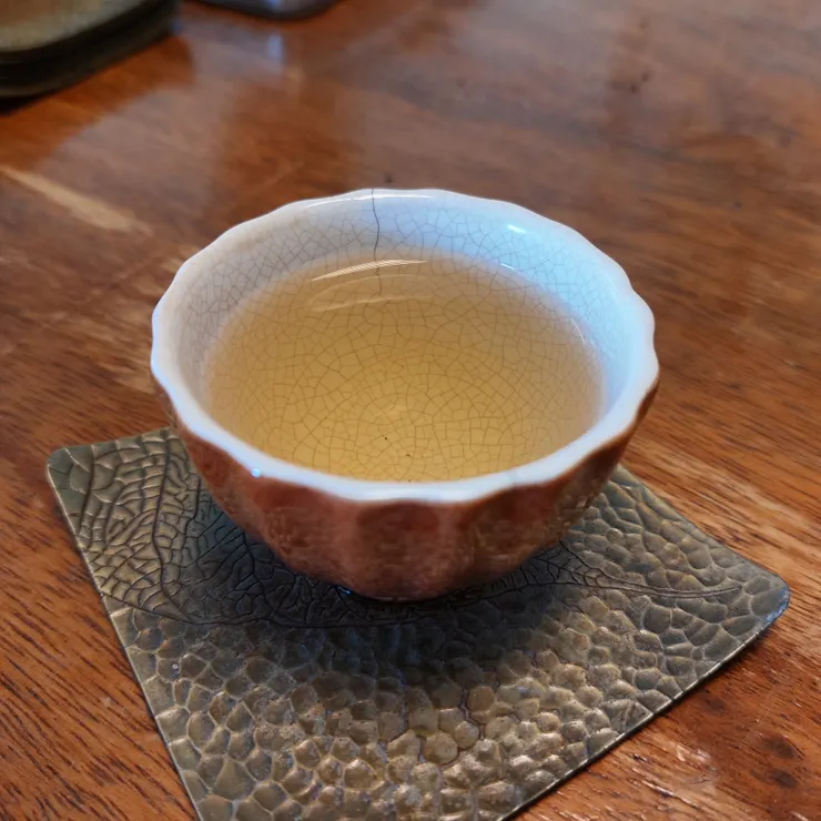 走進昱申源茶廠,你會聞到淡淡清幽的茶葉香氣,一種優雅而令人心情舒爽的氣味。