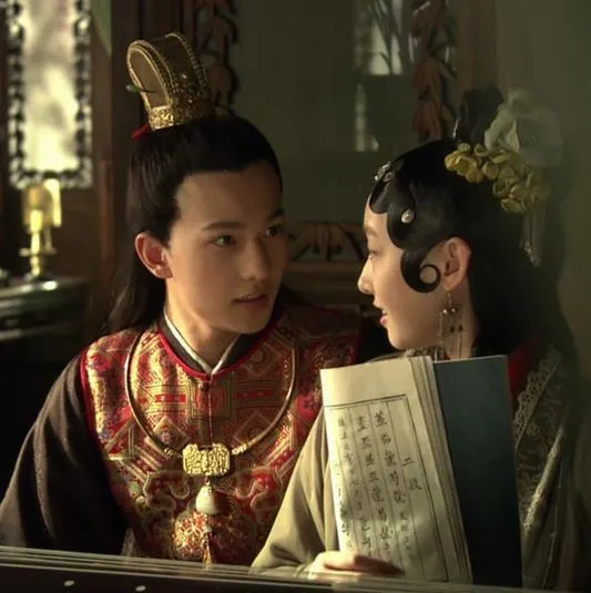 唯美的色調像印象裡永不褪色的才子佳人,是存在的嗎?或許正因為世間難得才讓世人憶想