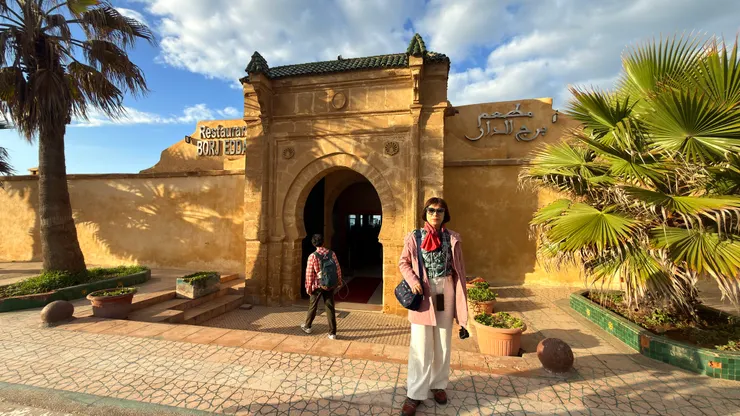 晚餐餐廳在海灘旁