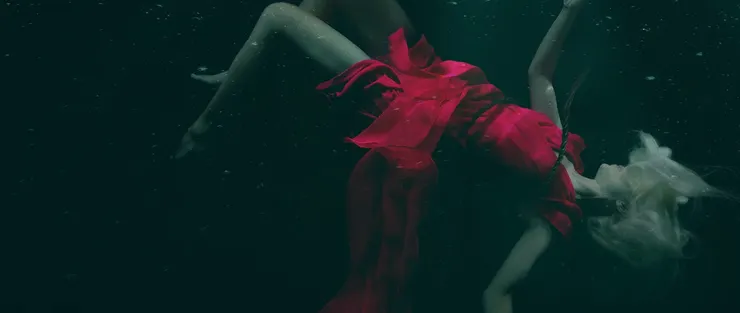 第一次的水是為了滅火，第二次的水是為了洗掉犯罪證據，第三次的水是故意湊成無三不成禮？