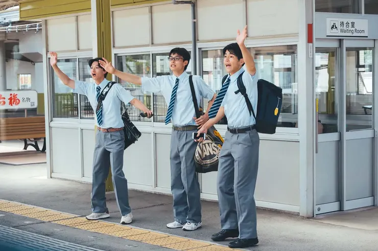 預賽首日試圖阻止榆搭錯車的三人，表情場景超有戲，很適合做成模型 XD