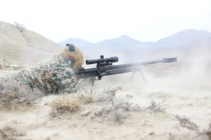 手持斯泰爾HS .50的伊朗狙擊手