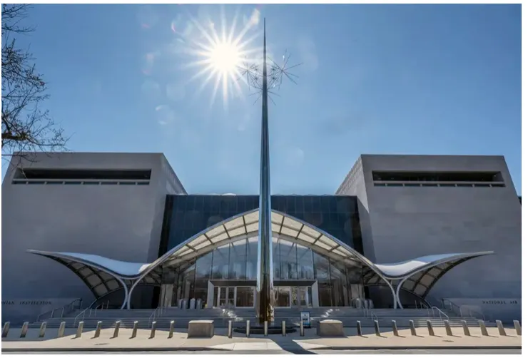 國家航空暨太空博物館（National Air and Space Museum）為全球最具影響力的航空與太空博物館之一。