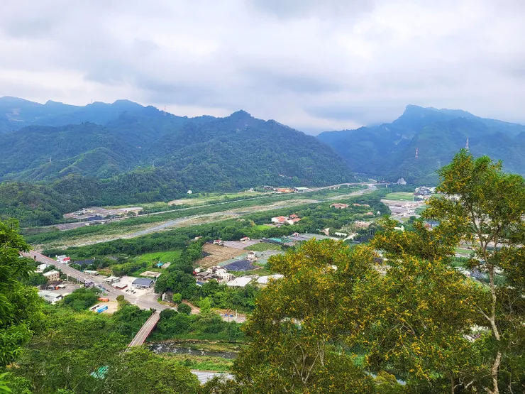 ▲左前方為山腳下的彼岸橋