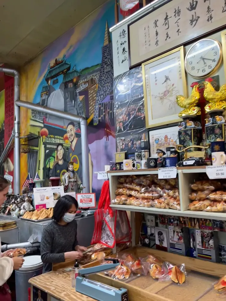 金門餅食公司 (幸運餅乾專賣店，有販售巨無霸幸運餅乾喔)