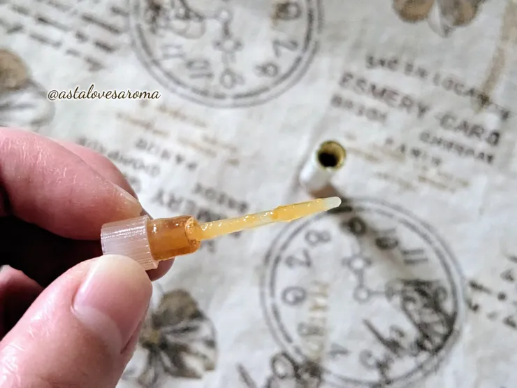 帶有結晶的康乃馨原精