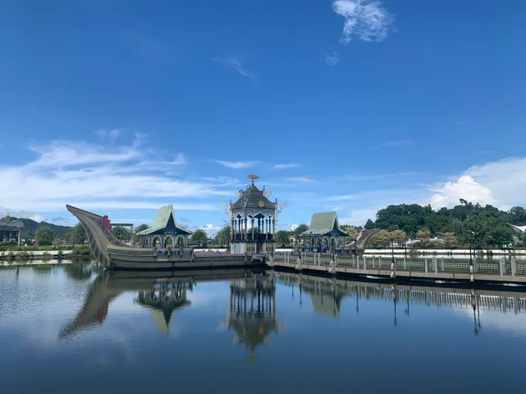 清真寺內的Royal Barge。