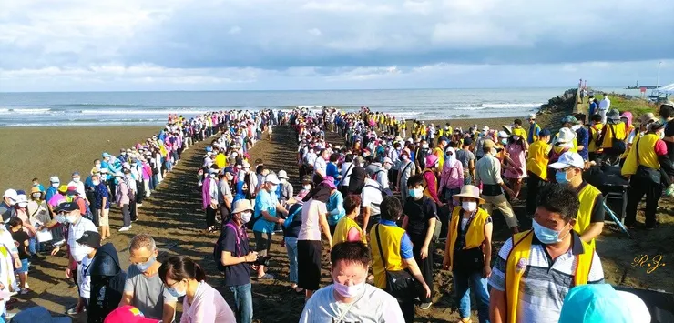 佛教團體的公益活動 ([陳傳義]拍攝)