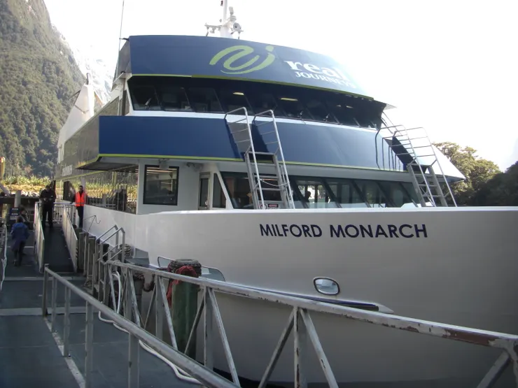  終於抵達米佛峽灣，乘船處。