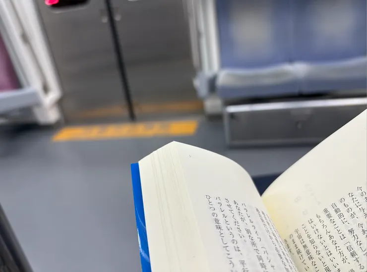 搭著早班火車去鶯歌散步的路上