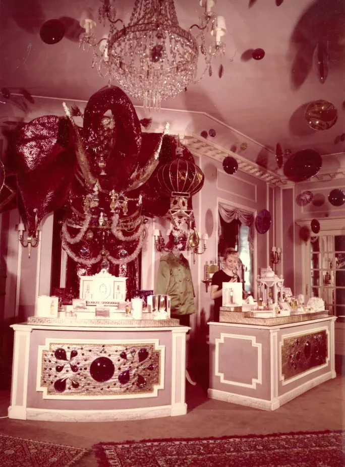 1957年萊蘭夫婦為迪奧精品店設計的裝飾。