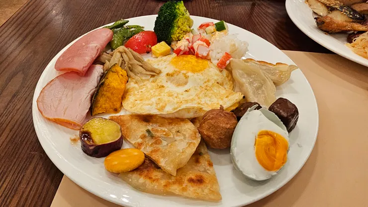 有我最愛的蔥油餅和煎餃!我超愛吃澱粉!