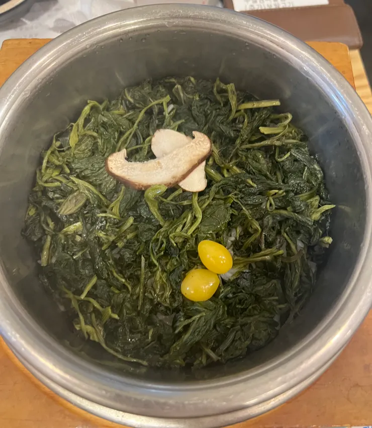 釜飯香氣十足，如果多放一點時間，鍋底會有鍋巴