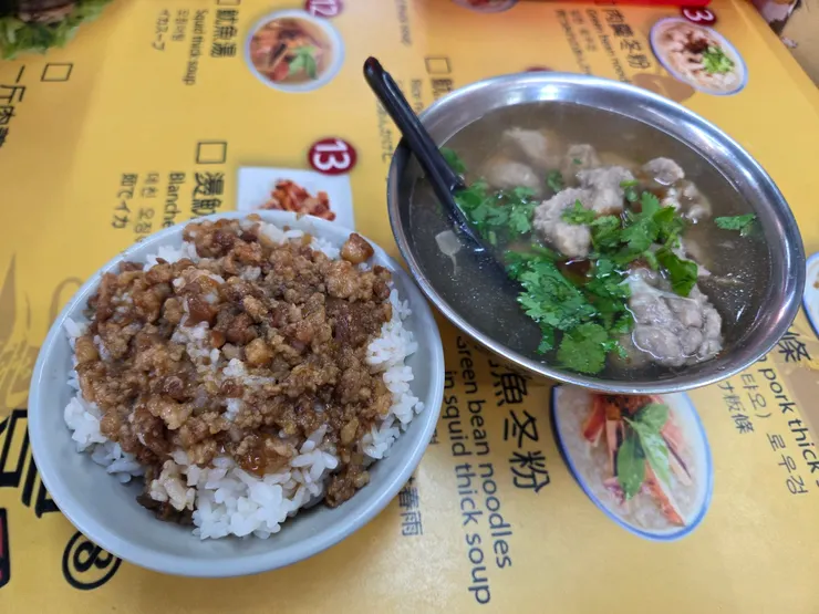 肉羹湯、滷肉飯