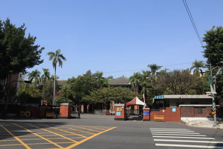 高雄中學的建國三路正門