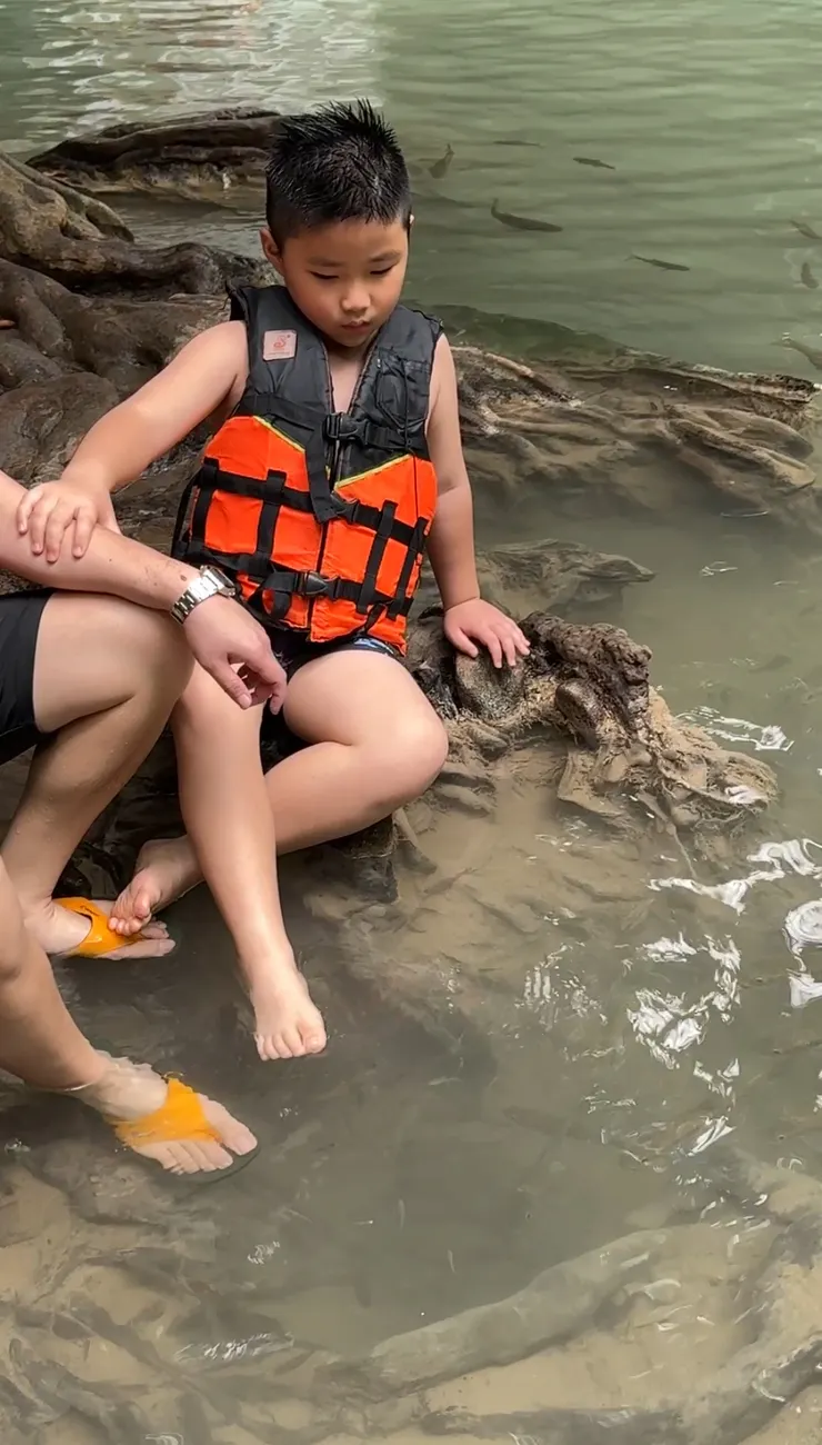 其實小魚蠻大的…XD