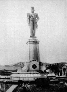 基隆站前的樺山資紀銅像(圖片來源：李品寬，〈日治時期臺灣近代紀念雕塑人像之研究〉，國立臺灣師範大學台灣史研究所碩士論文(2009))