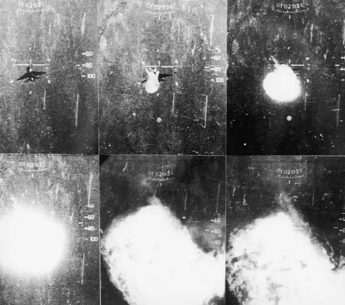 蘭金機上的照相槍紀錄了巴爾德斯座機被擊落的過程。