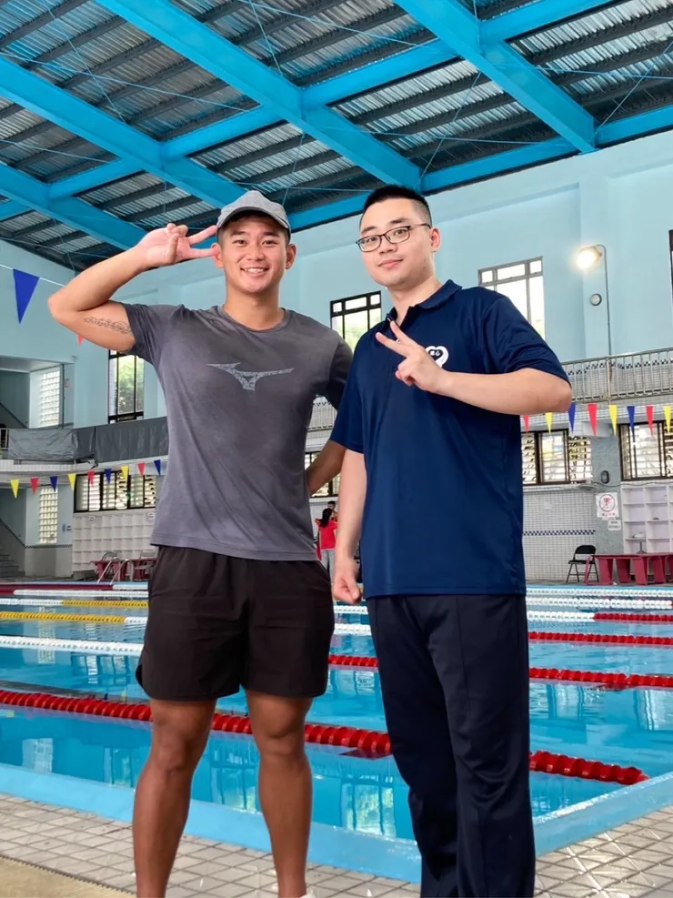 創業初期曾擔任蹼泳選手防護員