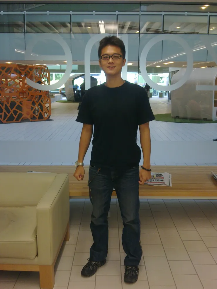 為了找工作,只好在圖書館拍個照片,讓雇主知道我們是多們的勇壯~哈哈