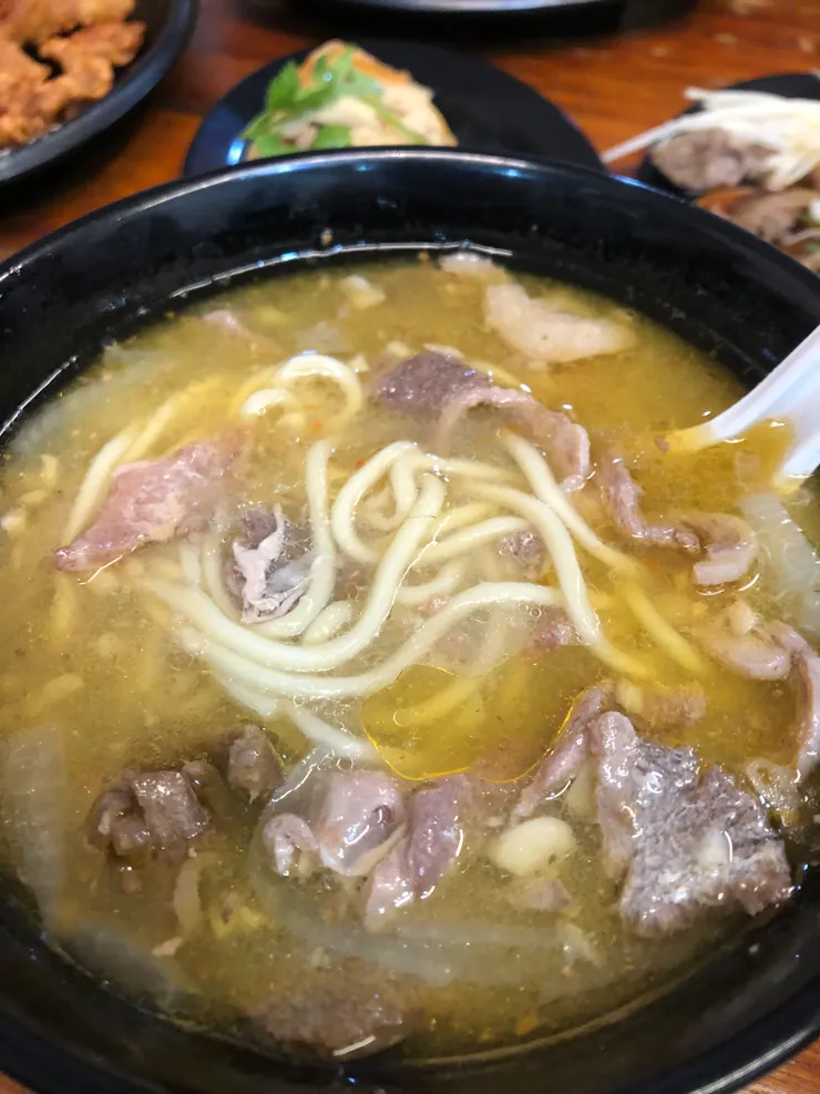 主餐鴨肉羹麵,湯有點濃,油有點多...