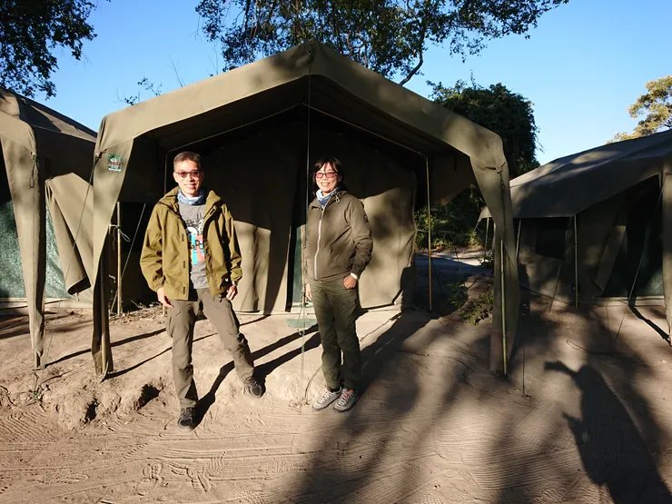 營地帳棚與一身大地色