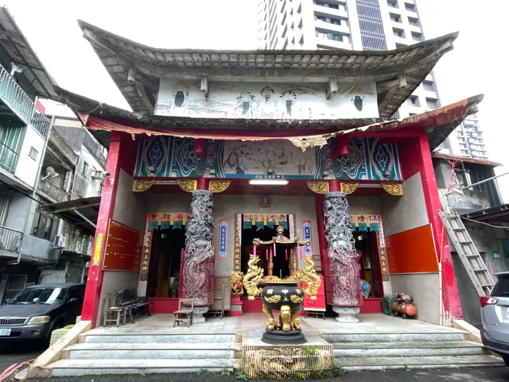 民生路底的興申宮