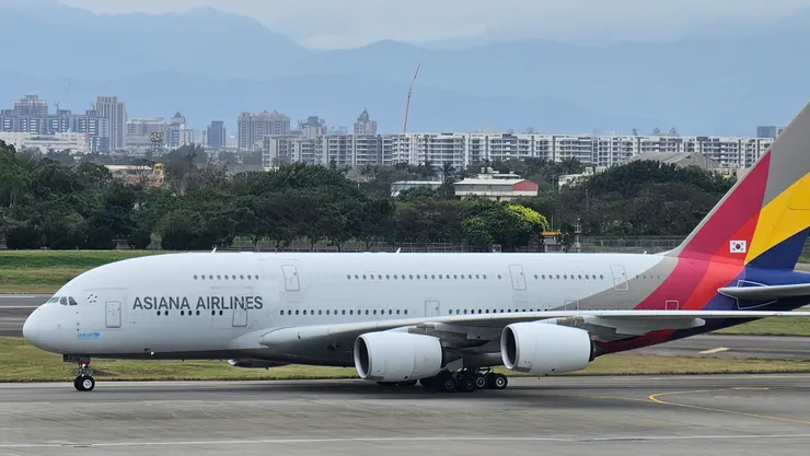 這是韓亞航的空中巴士A380型客機!攝於桃園機場!