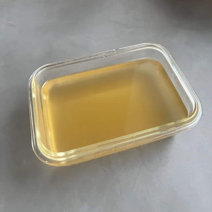 最後就會得到這碗金黃色的高湯，味道很香哦。