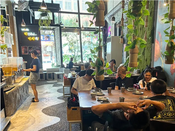 店裡忙起來的時候，耳朵真的要練得很利。