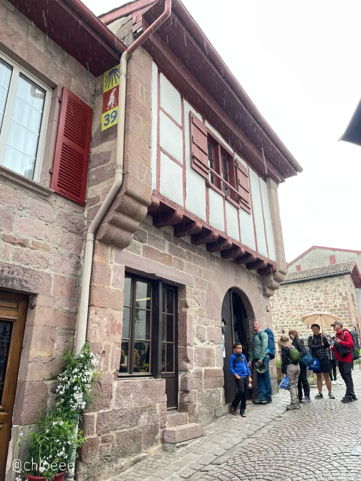 朝聖者辦公室外面已經開始排隊