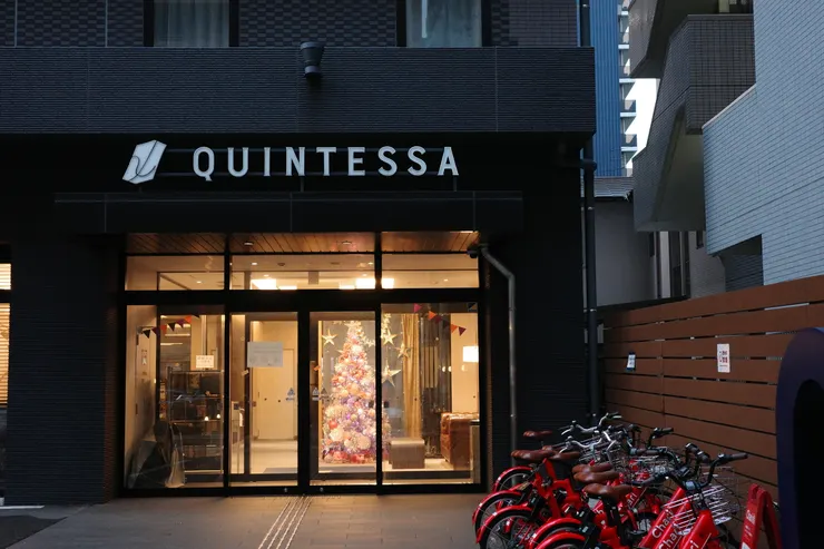 我們居住的飯店，更清晰地出現在眼前