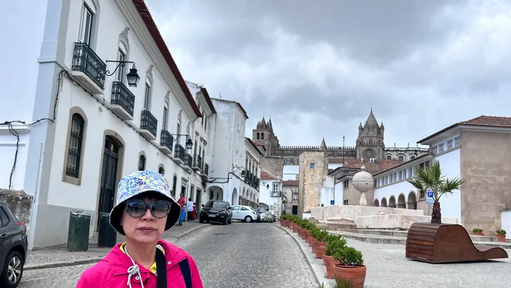 莫拉門噴泉和主座教堂