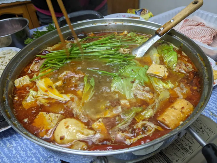 團圓火鍋，想加什麼就加什麼！