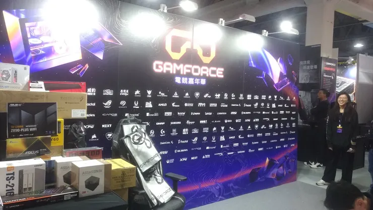 未來總會有機會站到這個背板前領獎，應該是吧.....