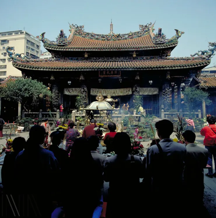 刊頭：臺北萬華龍山寺在禁香政策實施前香火鼎盛的情景 檔號：A325000000E/0082/BS41/1