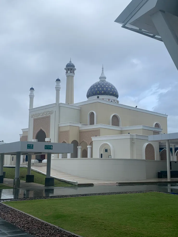 機場外的Surau Lapangan Terbang清真寺。