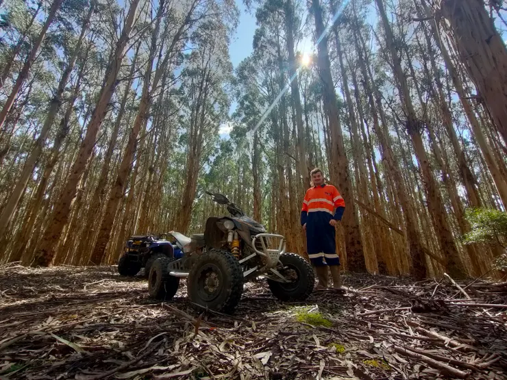 在同事家的「後院」越野