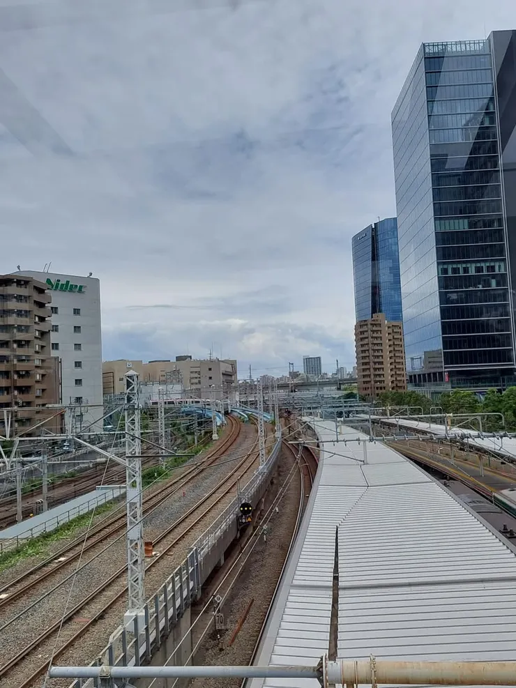 113年6月從品川到大崎，是去拍漂亮的建築物呢。到那才發現，大崎也是個拍電車的好地方，有東海道新幹線、、、