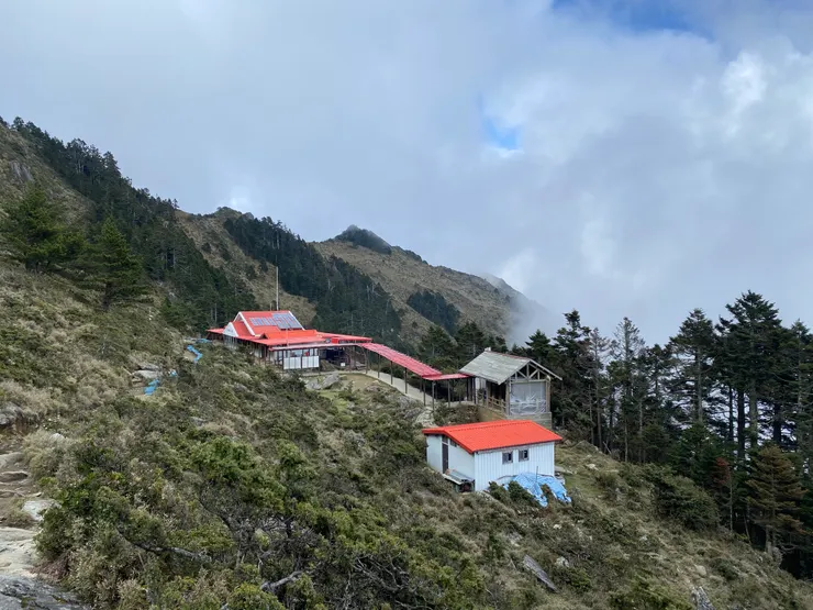 嘉明湖山屋
