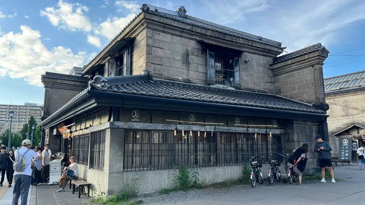 忍不住想跟它拍照。