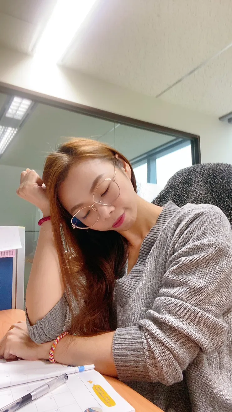 這麼晚了 沒辦法去做spa but...頭又好痛喔~怎麼辦哩