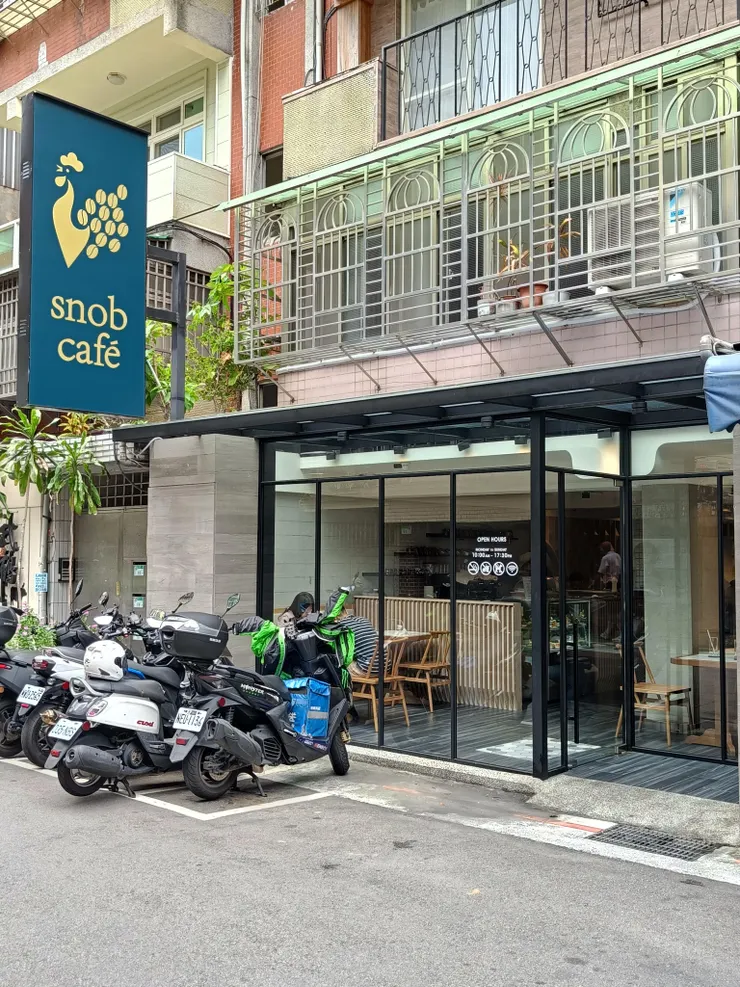 店門口落地窗前的位子絕對是貴賓席了