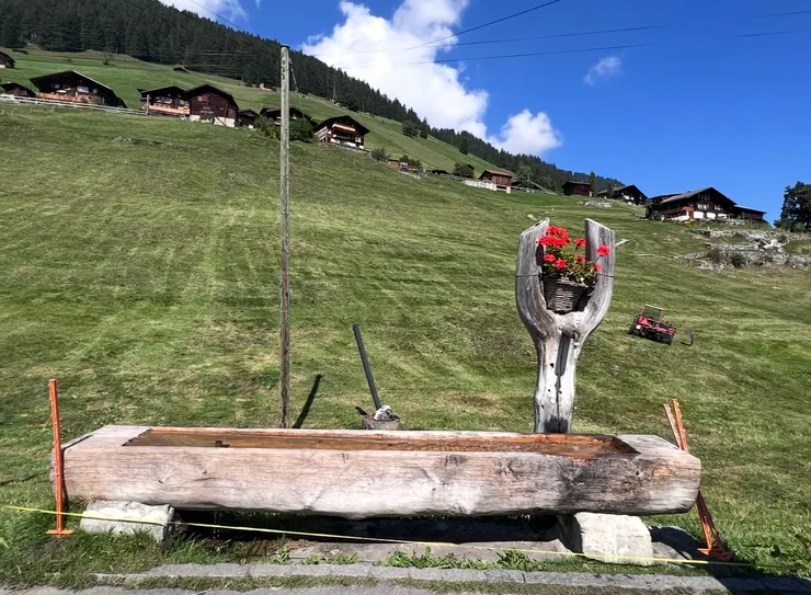 瑞士鄉下，到處都可以喝到泉水，這裡也不例外