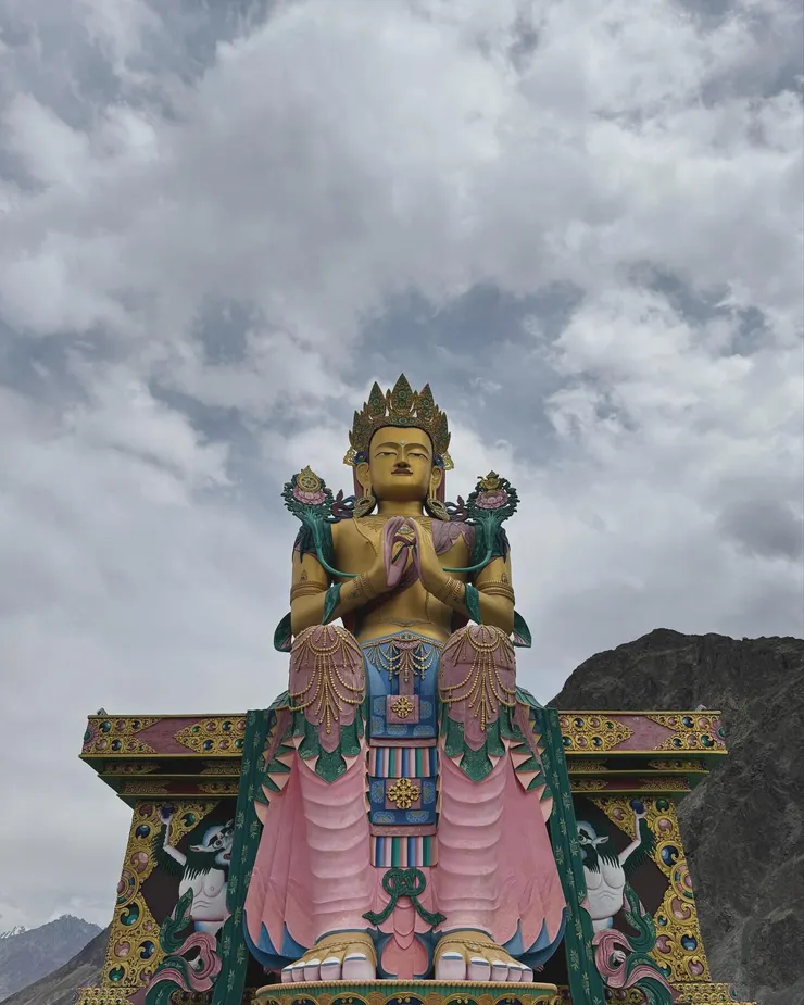 33公尺高的彌勒佛佛像