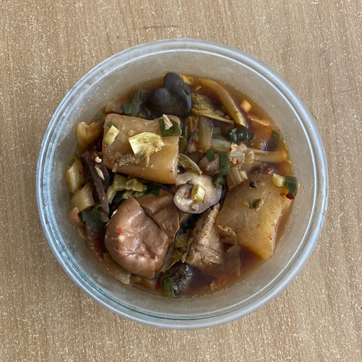 我們當時夾了蠻多的，總共770元，但回到家立刻開吃了沒拍照片。圖是在娘家沒吃完打包回來的剩菜。（圖片來源：辰心）