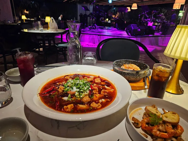 oxi oyster & wine live house