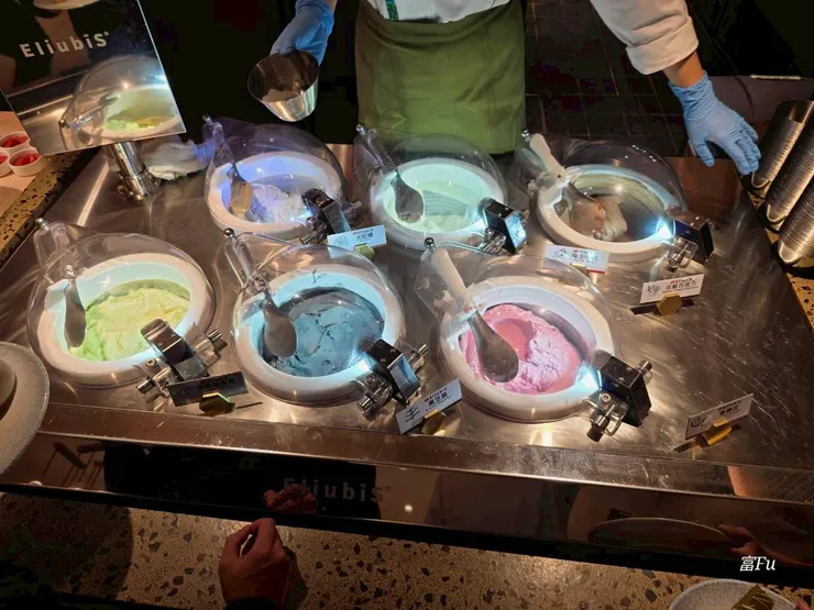 獨家低脂冰淇淋。椒麻巧克力我不想吃，但一定要裝一些給朋友吃!