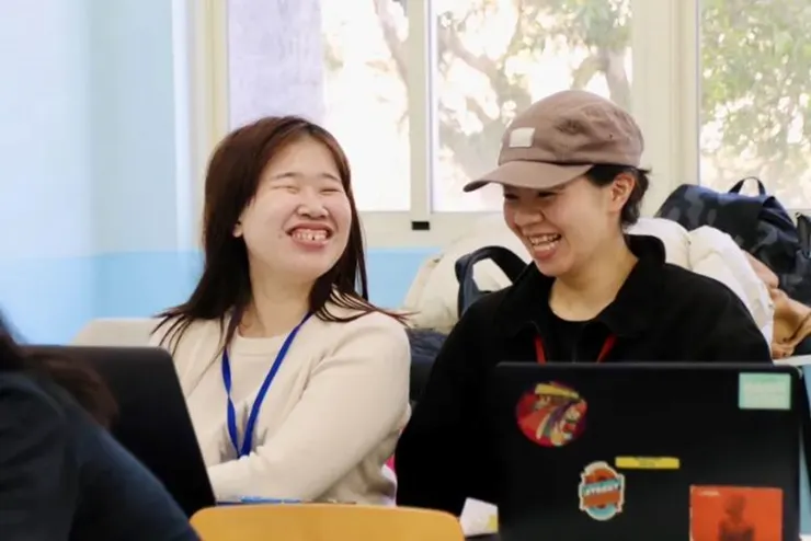 ▲	學員們在《真礙放送中！》Podcast 體驗營中開心交流，透過創作與對話，共同激發更多靈感與可能性。