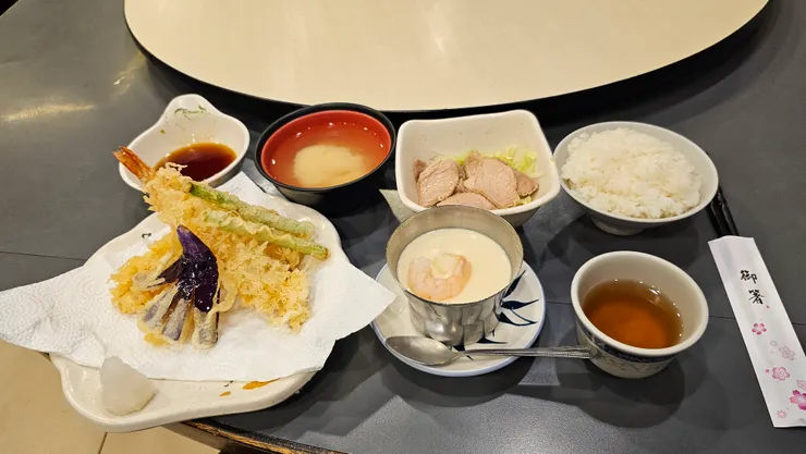 這是我的炸天婦羅定食!只要180元!